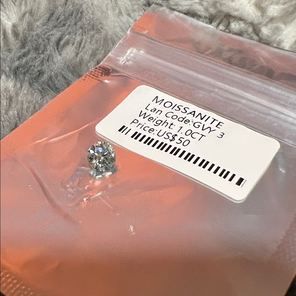Jewelry - Moissanite Gemstone 1.0CT